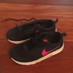 Girls used Nike sneakers sz 13